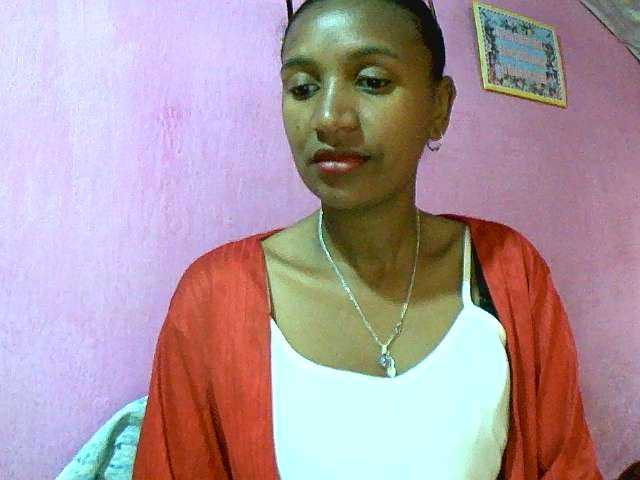 Mynah live webcam show