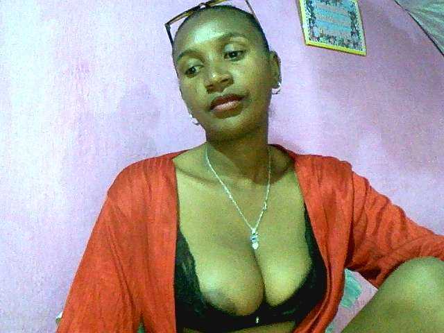 Mynah live cam on BongaCams