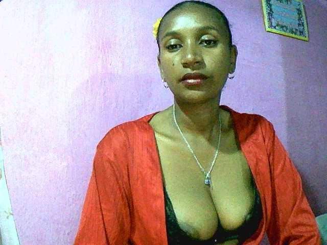 Mynah live webcam show