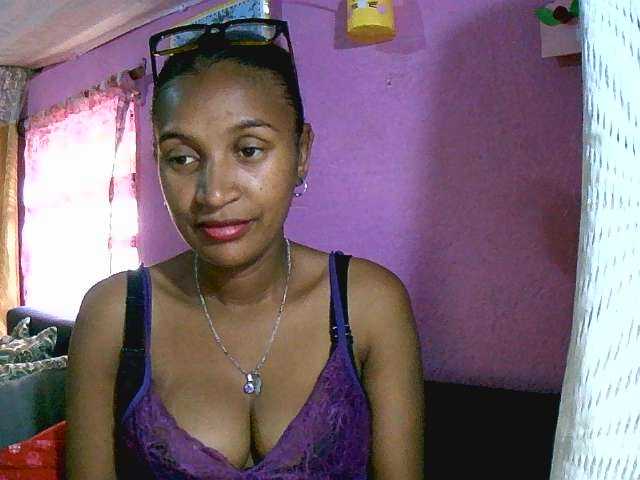 Mynah live cam on BongaCams