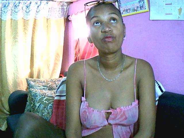 Mynah live cam on BongaCams