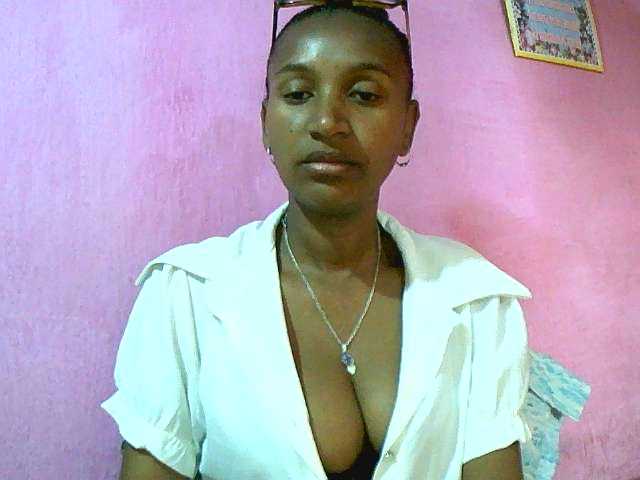 Mynah live webcam show
