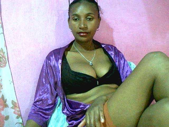 Mynah live webcam show