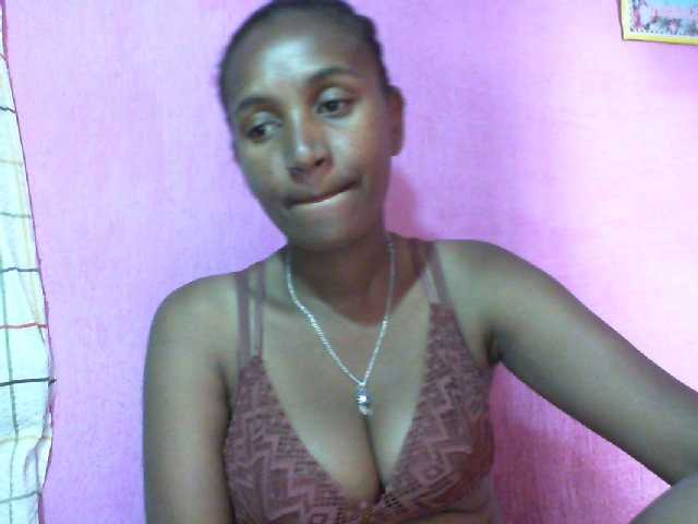 Mynah live cam on BongaCams