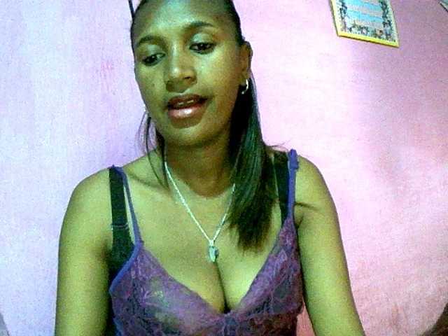 Mynah live cam on BongaCams