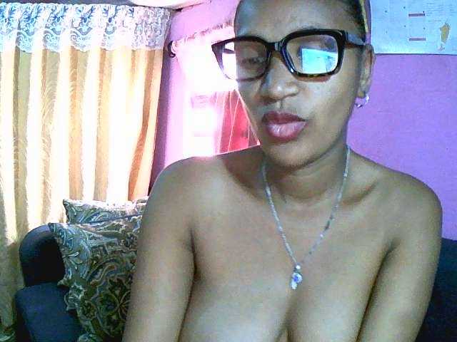 Mynah live cam on BongaCams