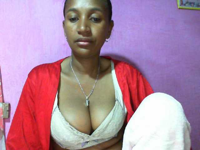 Mynah live cam on BongaCams