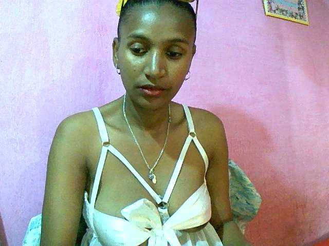 Mynah live webcam show