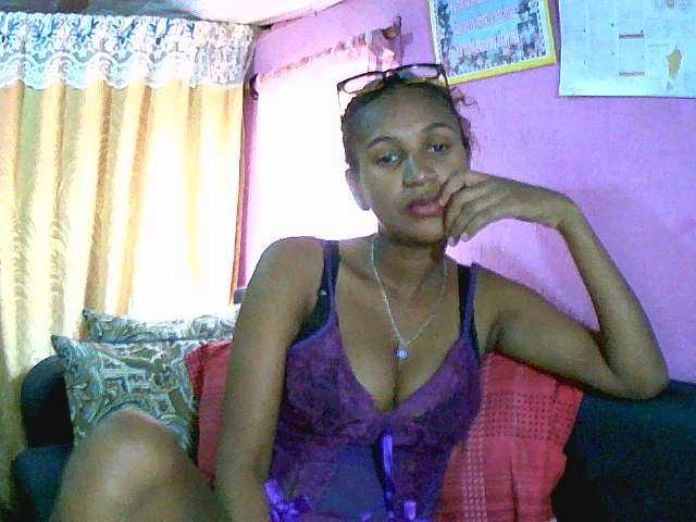 Mynah live cam on BongaCams