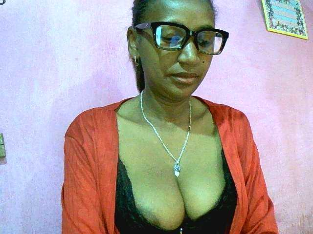 Mynah live cam on BongaCams