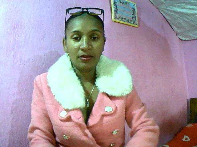 Mynah live cam on BongaCams