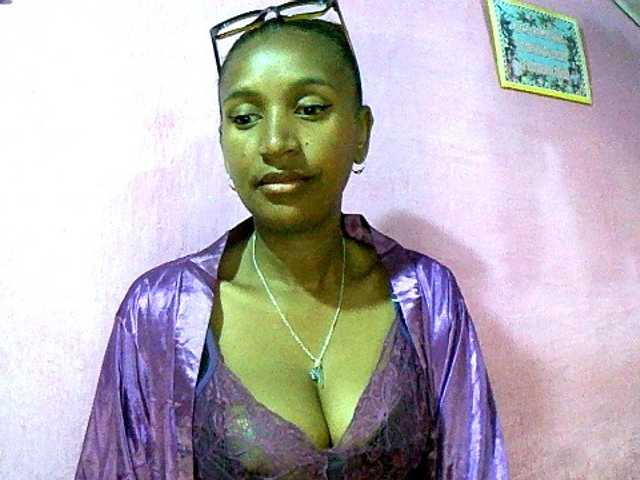 Mynah live cam on BongaCams