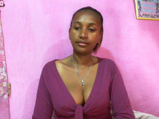 Mynah live cam on BongaCams
