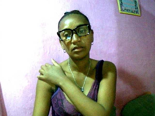 Mynah live cam on BongaCams