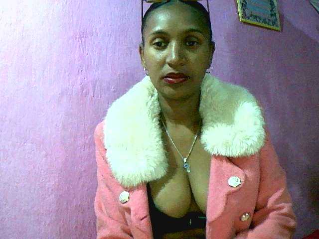 Mynah live cam on BongaCams