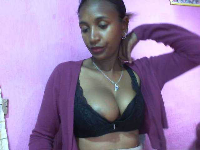 Mynah live cam on BongaCams