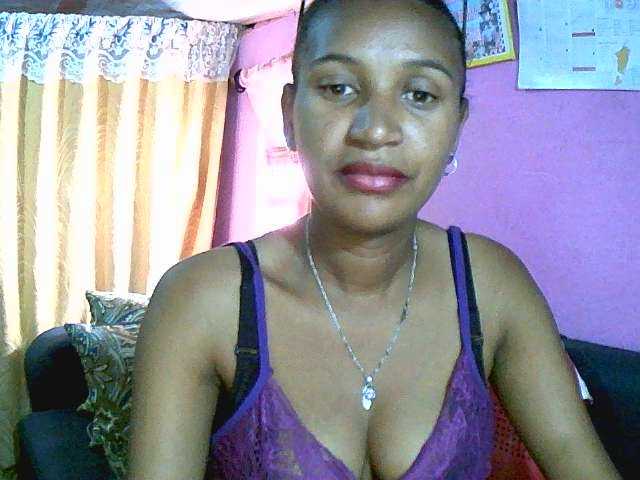 Mynah live cam on BongaCams
