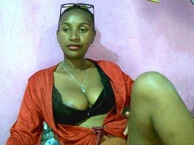 Mynah live cam on BongaCams