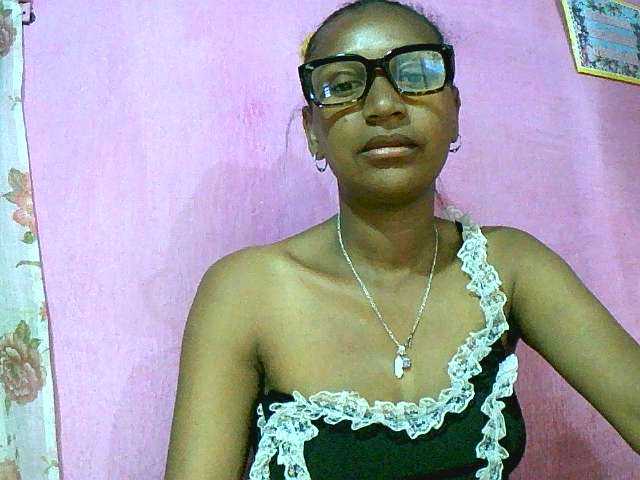 Mynah live cam on BongaCams