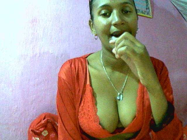 Mynah live cam on BongaCams