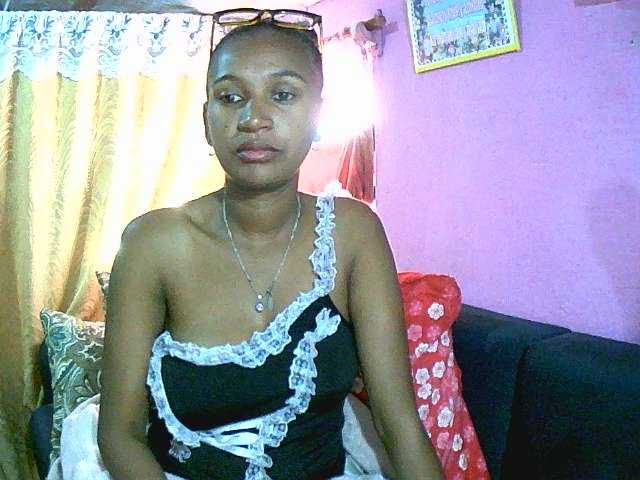 Mynah live cam on BongaCams