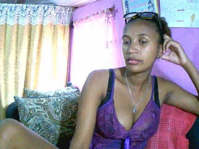Mynah live cam on BongaCams