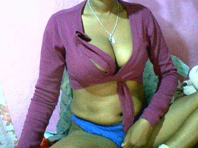 Mynah live webcam show