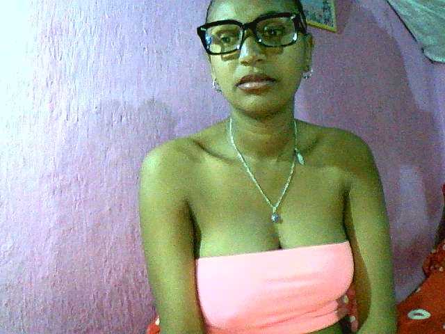 Mynah live cam on BongaCams