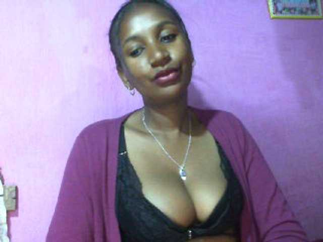 Mynah live cam on BongaCams
