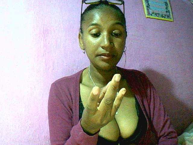 Mynah live webcam show
