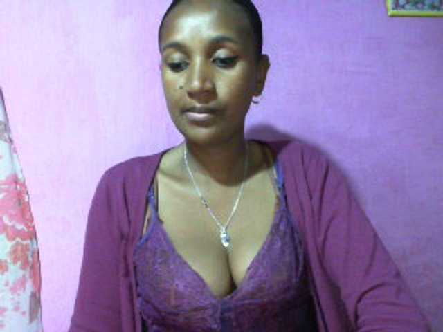 Mynah live cam on BongaCams