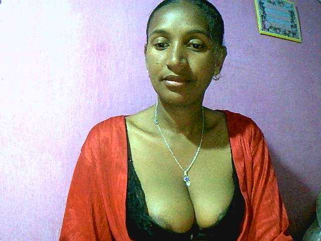 Mynah live cam on BongaCams