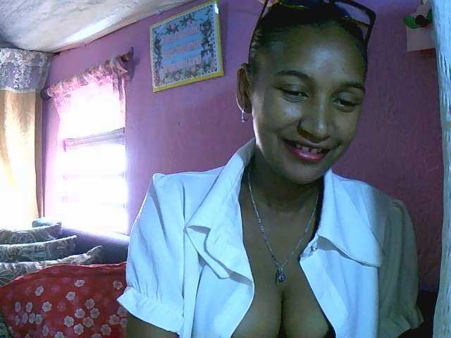 Mynah live cam on BongaCams