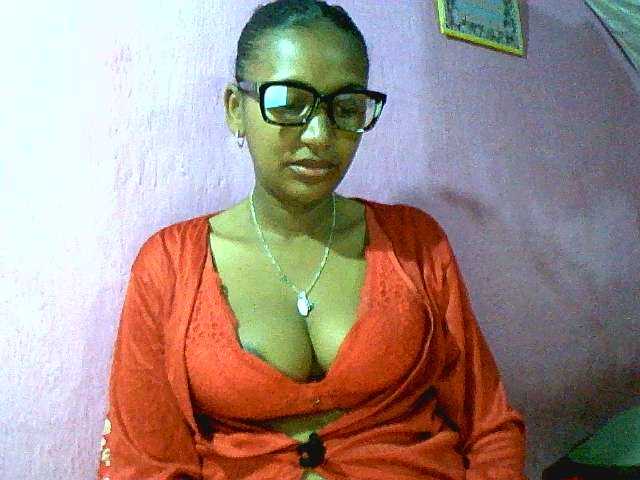 Mynah live cam on BongaCams
