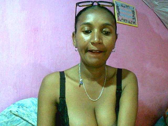 Mynah live cam on BongaCams