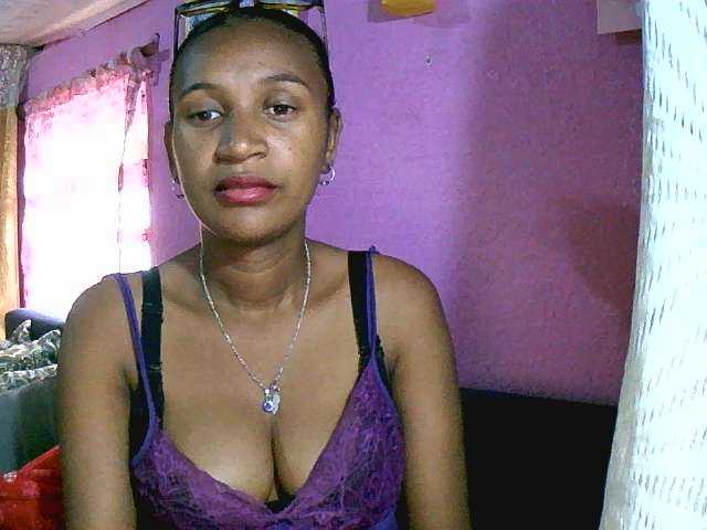 Mynah live cam on BongaCams