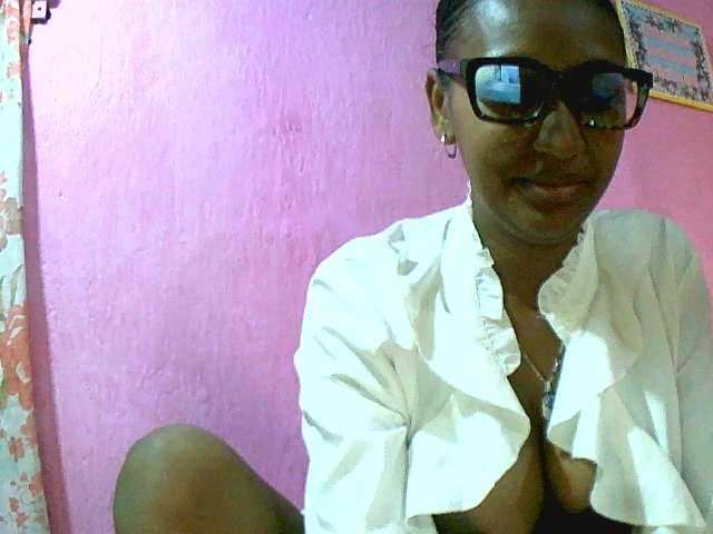 Mynah live cam on BongaCams