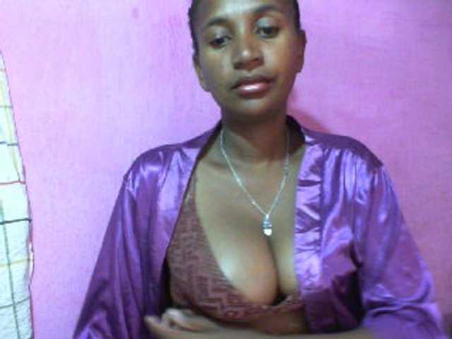 Mynah live cam on BongaCams