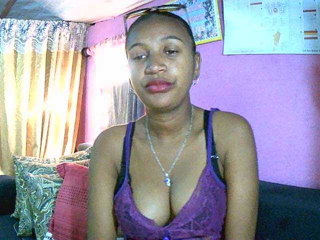 Mynah live cam on BongaCams