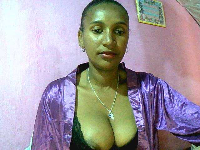 Mynah live webcam show