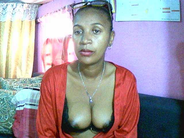 Mynah live cam on BongaCams