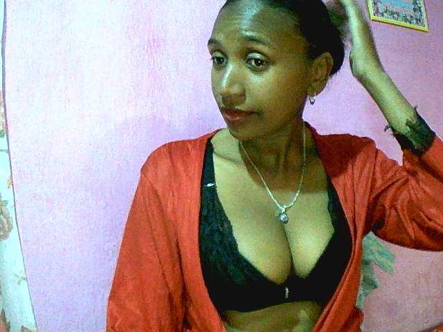 Mynah live webcam show