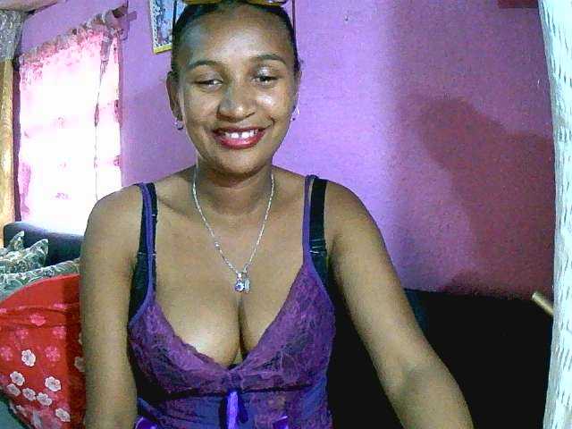 Mynah live cam on BongaCams