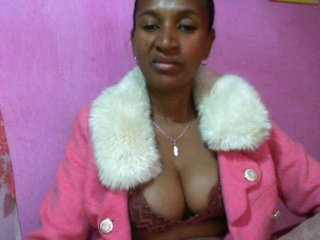 Mynah live cam on BongaCams