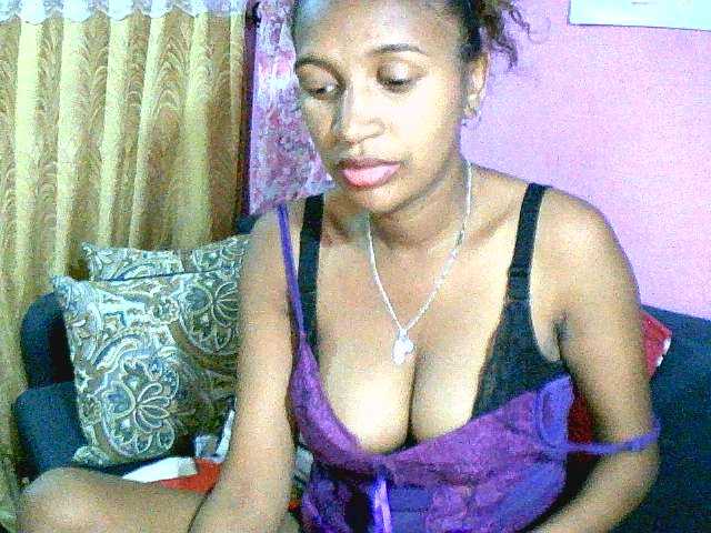 Mynah live cam on BongaCams