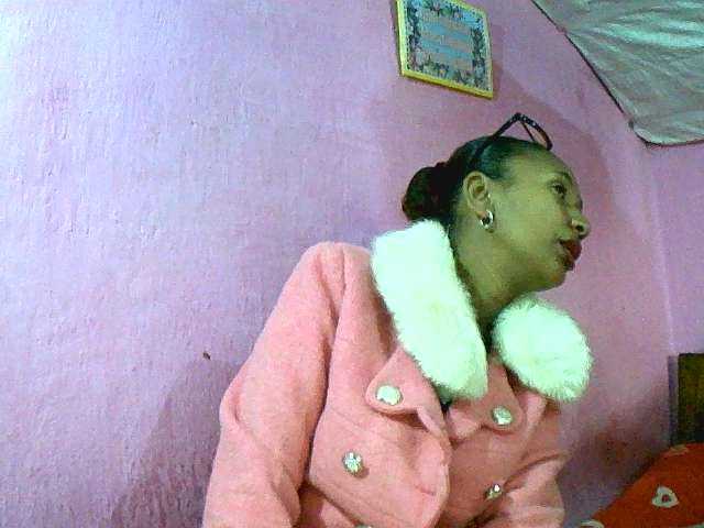 Mynah live cam on BongaCams