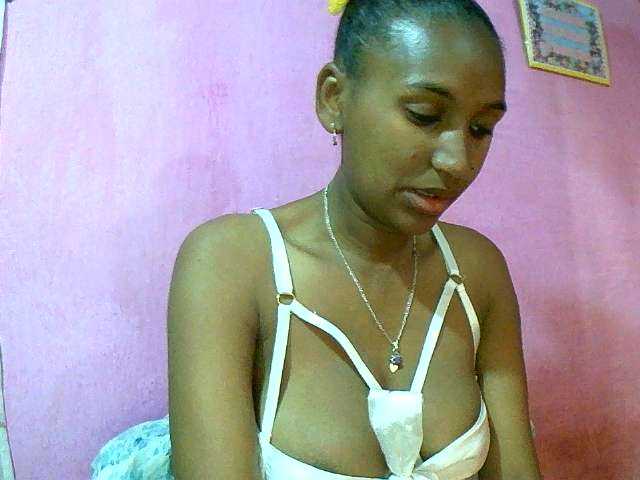 Mynah live webcam show