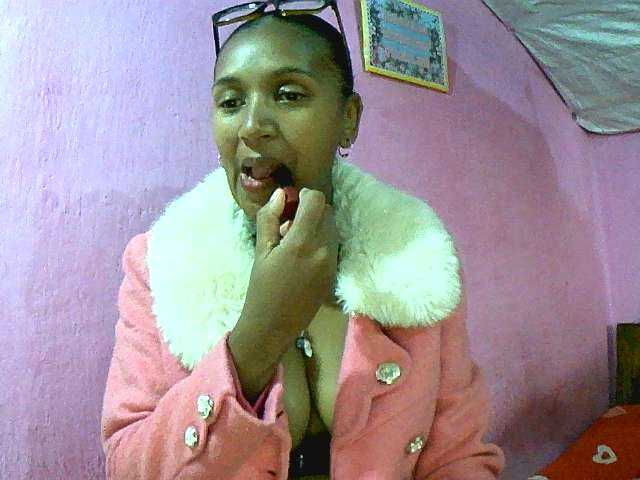 Mynah live cam on BongaCams