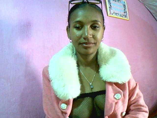 Mynah live cam on BongaCams