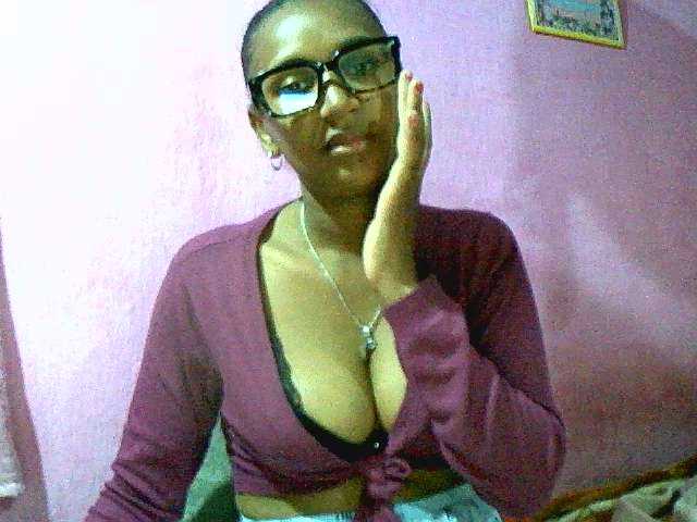 Mynah live cam on BongaCams